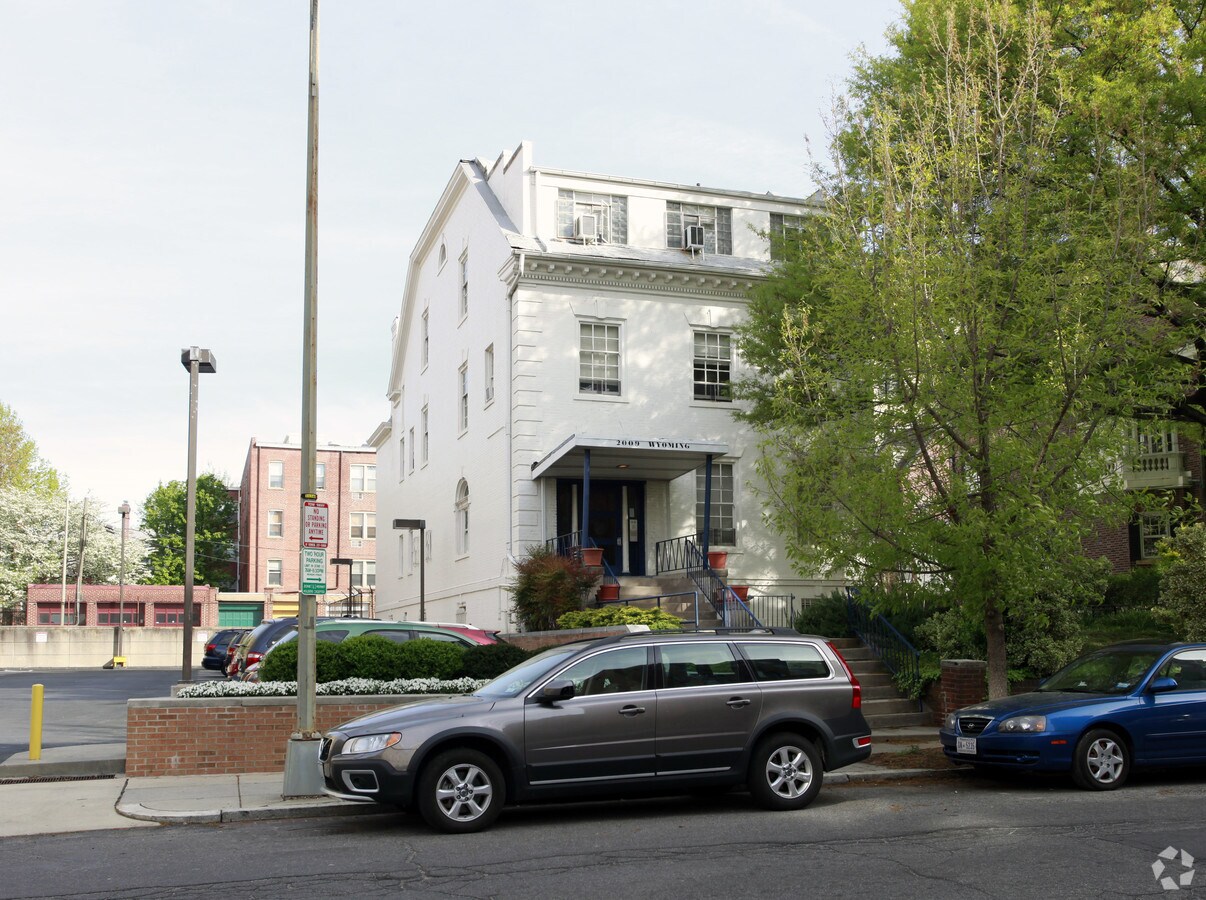Photo - 2009 Wyoming Ave NW