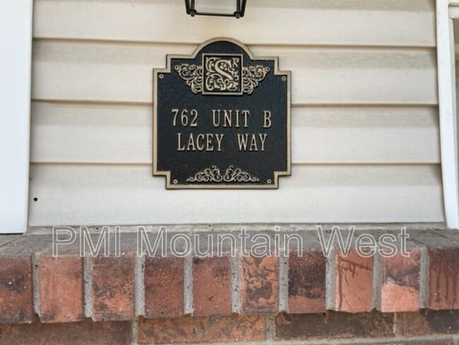 Photo - 762 Lacey Way
