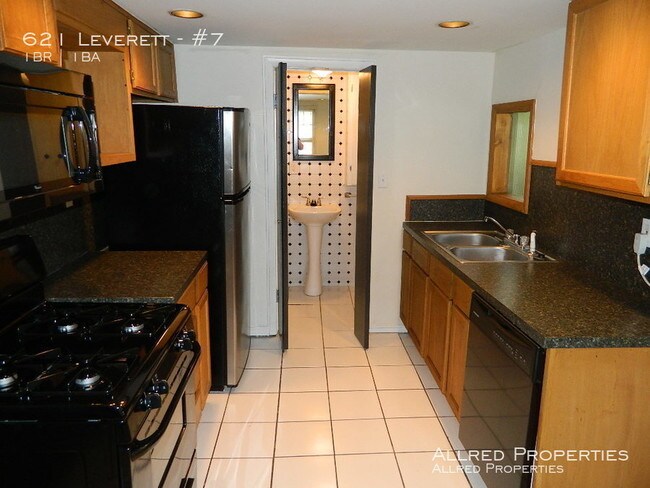 Photo - 621 N Leverett Ave Unidad #7