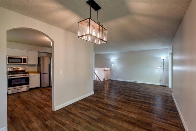 Photo - 390 Columbus Ct