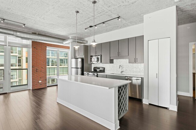 Photo - 114 W Polk St