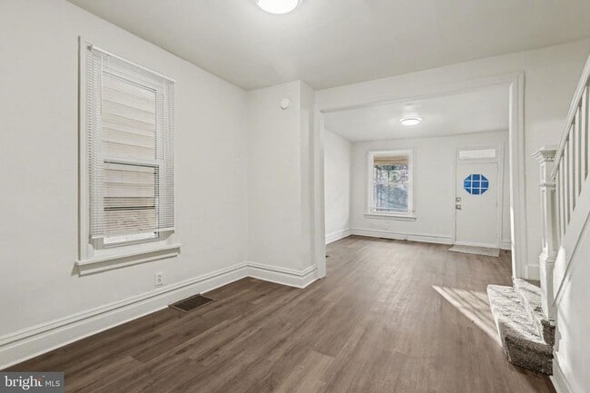 Photo - 335 Poplar St