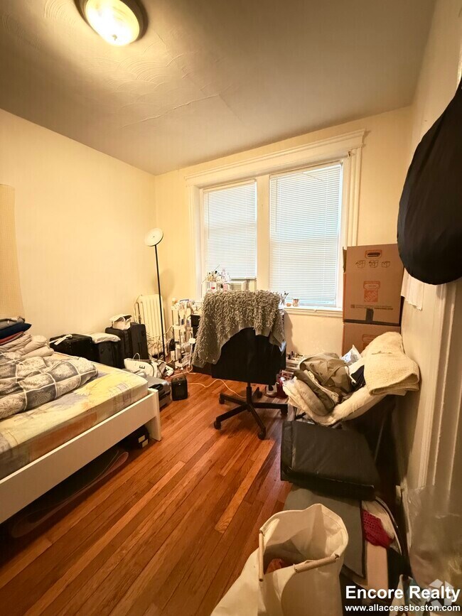Building Photo - 59 Kilmarnock St Rental