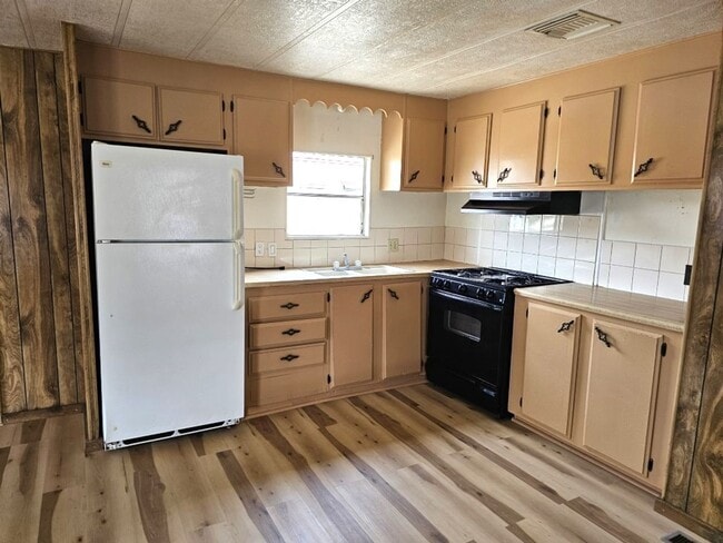 Photo - Affordable Mobile Home in El Rio park. Unit 808 E McNeil- #4