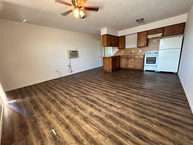 Photo - 4618 Erskine St