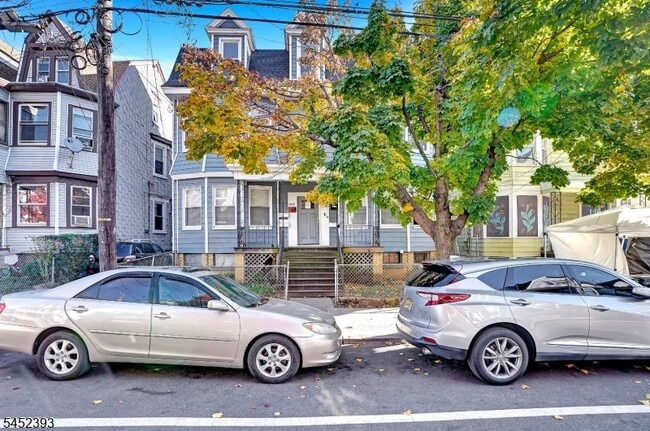 142 Seymour Ave Unit 3