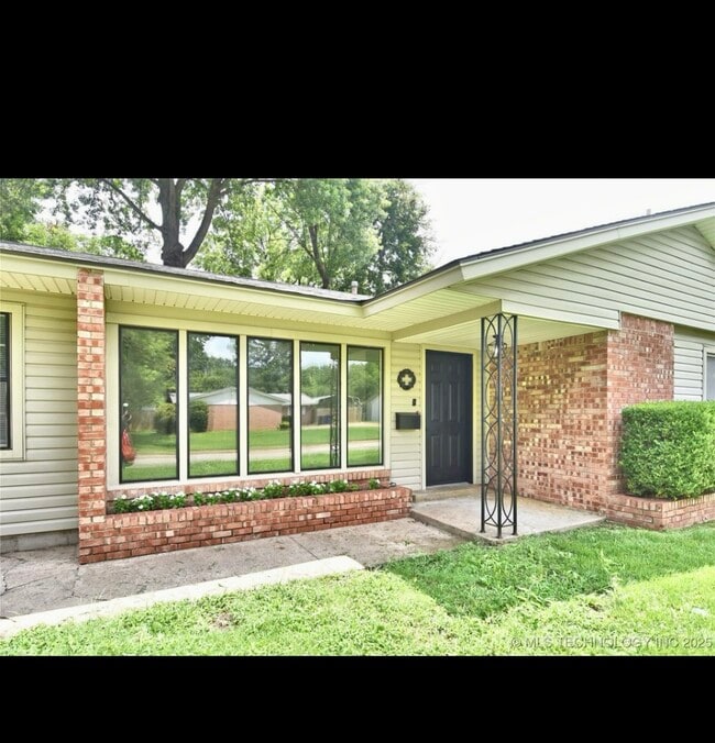 Photo - 5701 S Rockford Pl