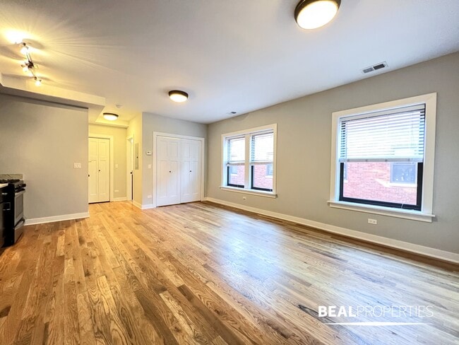 Building Photo - 2203 W Eastwood Ave Unit S Rental