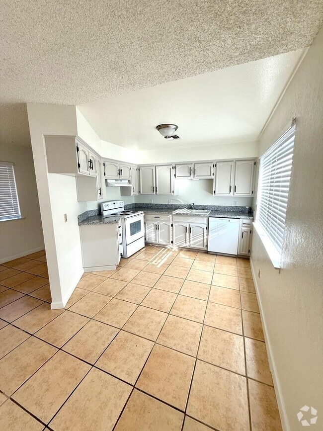Building Photo - 3344 E Sierra Madre Ave Rental
