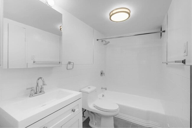 Photo - 321 E 48th St