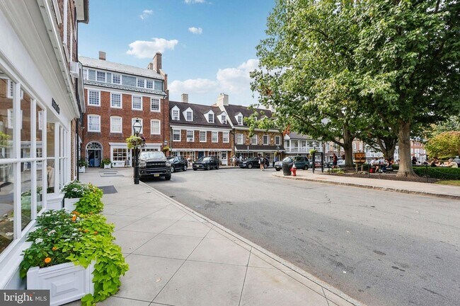 Photo - 31 Palmer Square W Unidad A