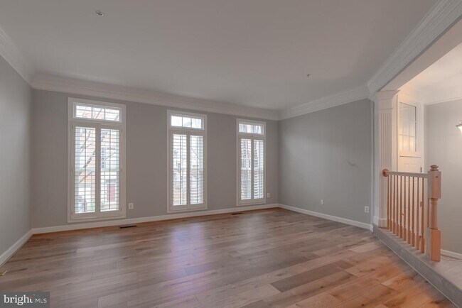 Photo - 4912 Waple Ln