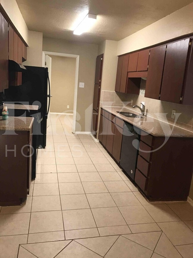 Photo - 701 E Mission St