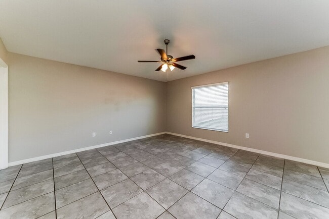 Photo - 1516 Climbing Dayflower Dr