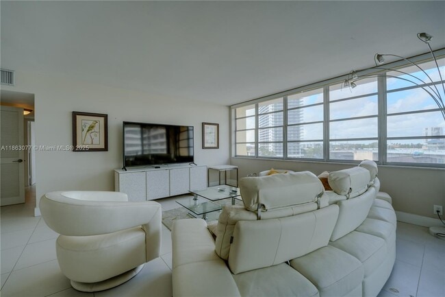 Photo - 1817 S Ocean Dr Unit 515