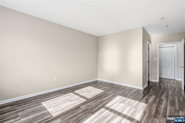 Photo - 905 River Rd