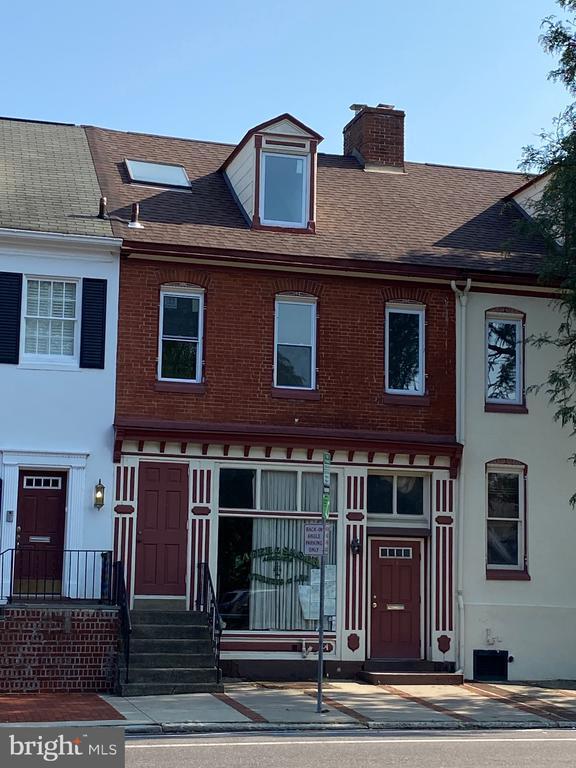 Building Photo - 45 E High St Unit 2ND FLOOR/2 BEDROOM Rental