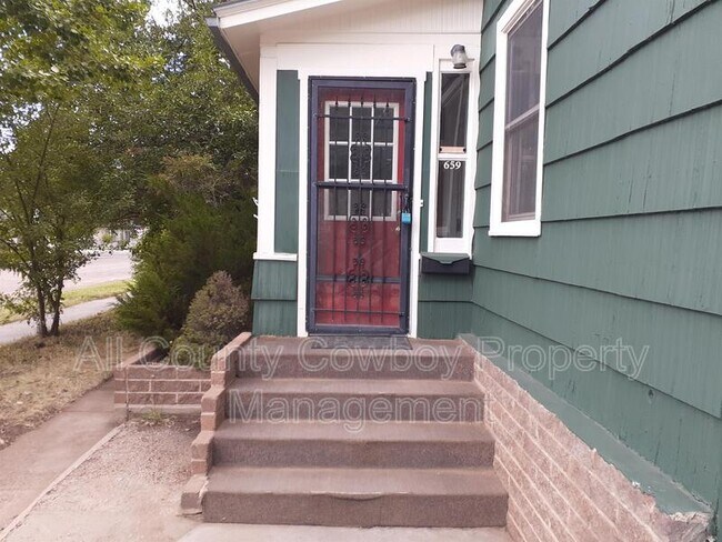 Photo - 659 N 10th St