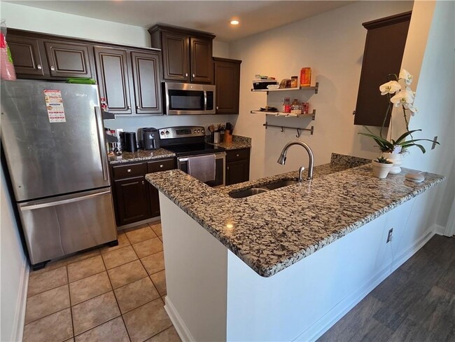 Building Photo - 1101 Juniper St NE Unit 1118