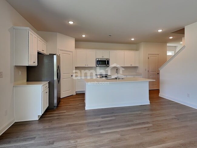 Photo - 1120 Livengood Wy