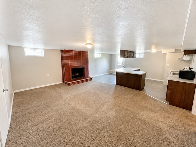 Building Photo - 223 500 S Unit B
