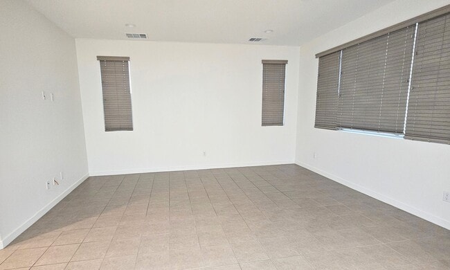 Photo - JAMIE LN UNIT 1 FONTANA 92336 (4 BED / 3 BATH)