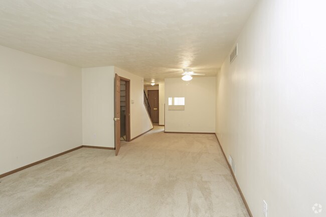 The Seton - Living Room - Cabin Hill Place