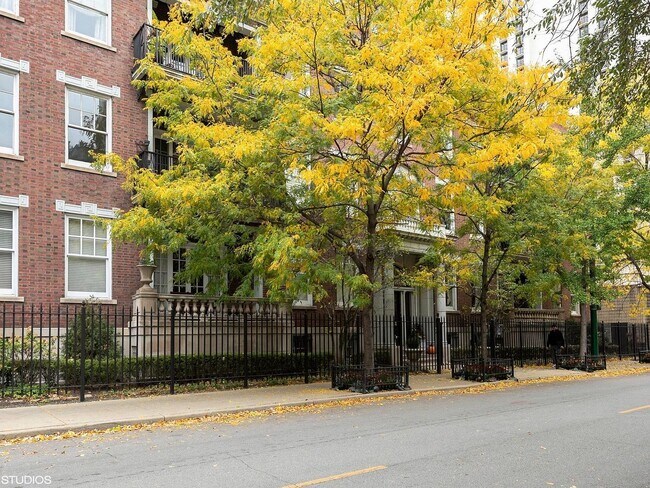 Photo - 1201 N Astor St Unit G