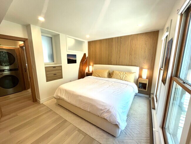 Photo - 910 W Hallam St Unit 910 hallam