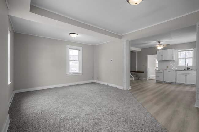 Photo - 509 W Baker St