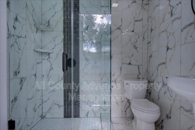 Photo - 425 Orangewood Dr