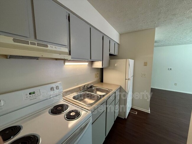 Photo - 3001 Idylwilde Blvd
