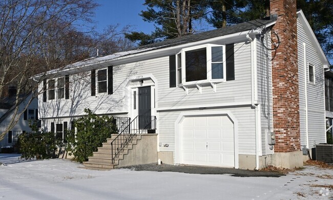 Building Photo - 1295 Old Worcester Rd Rental