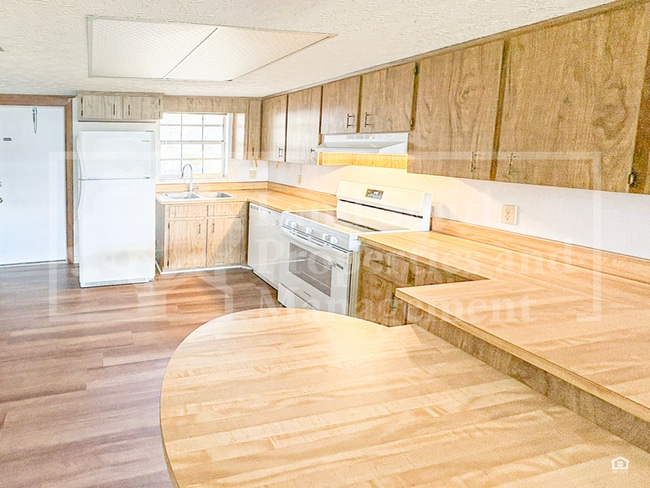 Photo - 715 W Daughtery Rd