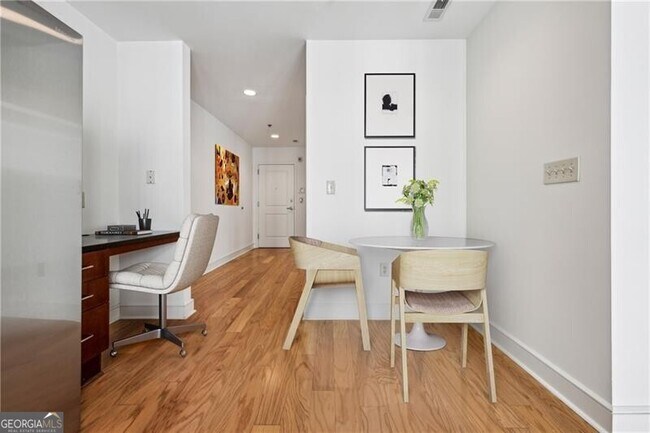 Photo - 44 Peachtree Pl NW Unit 1828