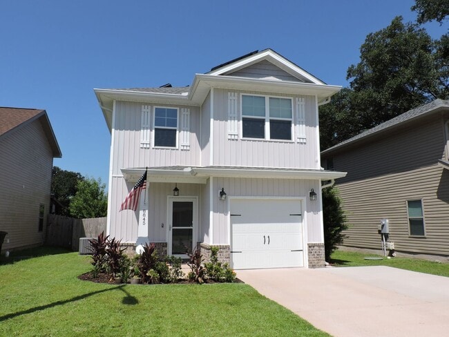 Easy access to interstate, shopping & Navy... - Easy access to interstate, shopping & Navy... House