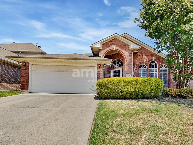 Building Photo - 8820 Sunset Trace Dr