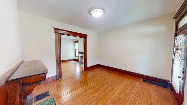 Photo - 6 BEDROOMS + 3 BATHROOMS Available August ...