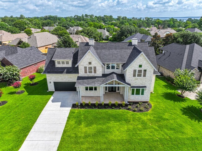 Photo - 624 Edgewood Dr