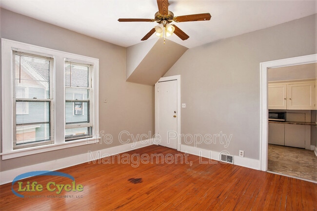 Photo - 248 Henry Ave SE