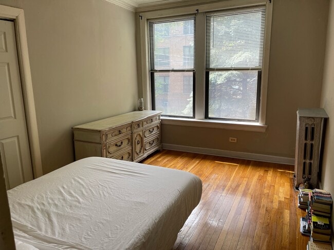 Master Bedroom - 1318 W Sunnyside Ave Unit S8