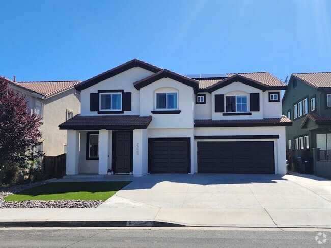 Building Photo - Gorgeous Home with 5 Bedrooms, 3 Baths, So...