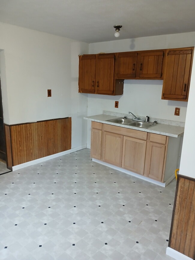 Kitchen - 1112 W 14th St