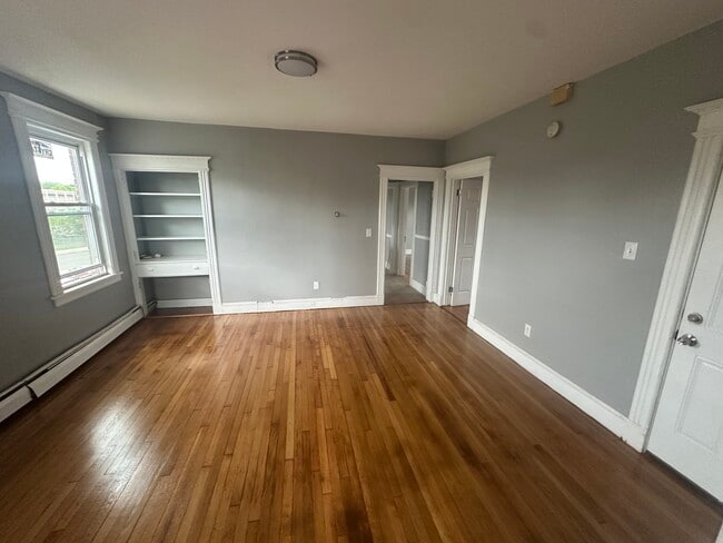 Photo - 275 Garden St Apartments Unit 4 bd - 1 ba 3rd floor