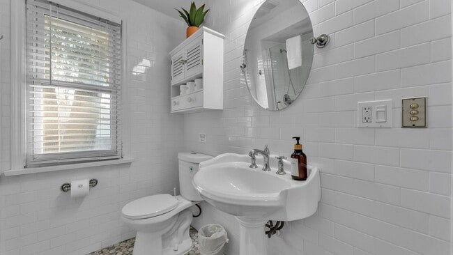 Photo - 201 E Belmar St