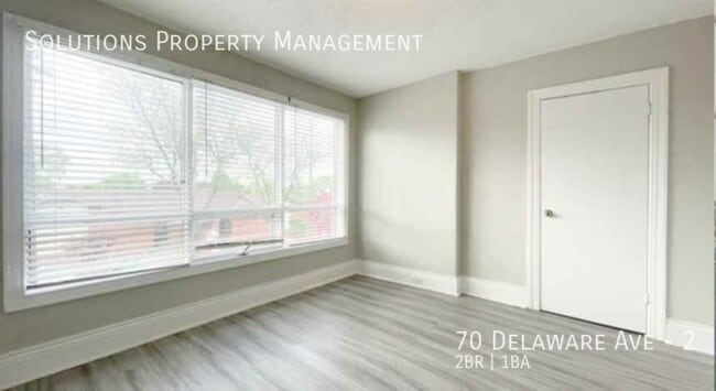 Photo - **Beautiful & Bright Updated 2 Bedroom Second Floor Unit** Unité 2