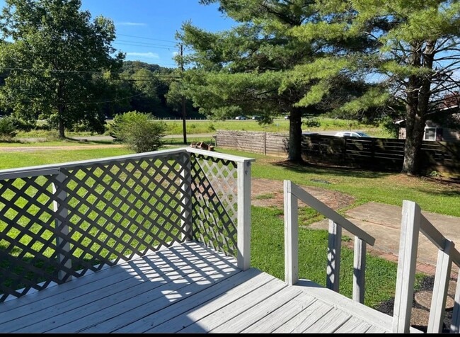 Photo - 2 bedroom 2 bath mobile home for rent on half acre!