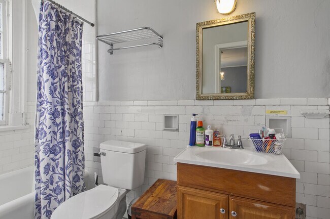 Photo - 633 College St Unidad 633 B