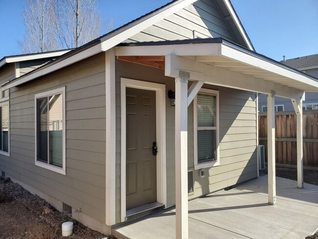 Building Photo - 21187 SE Kayla Ct Unit ADU
