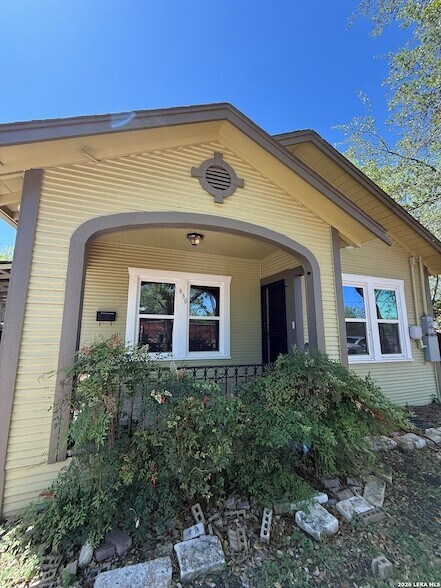 Photo - 630 W Gramercy Pl